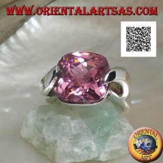 Rhodiumsilberring mit rosa quadratischem facettiertem Zirkon an zwei Seiten