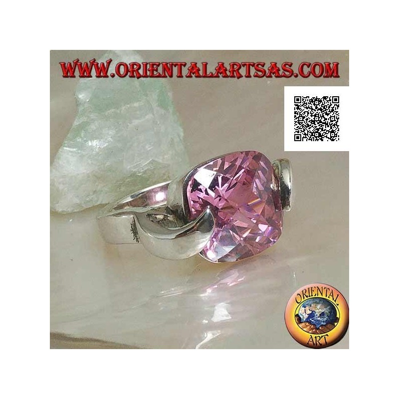 Bague en argent rhodié avec zircon carré rose à facettes crocheté sur deux côtés