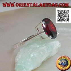 Rhodium silver ring with faceted oval cabochon garnet set with 4 clips