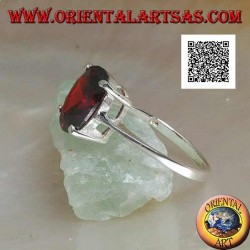 Bague en argent rhodié avec grenat cabochon ovale facetté serti de 4 clips