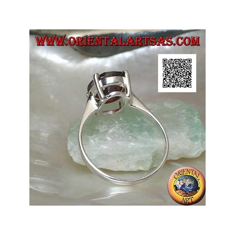 Bague en argent rhodié avec grenat cabochon ovale facetté serti de 4 clips