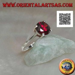 Rhodium silver ring with faceted round garnet set with 4 clips