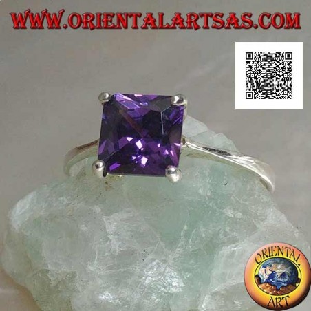 Rhodium-plated silver ring with amethyst-colored square zircon set with 4 clips