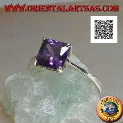 Bague en argent rhodié avec zircon carré améthyste serti de 4 clips