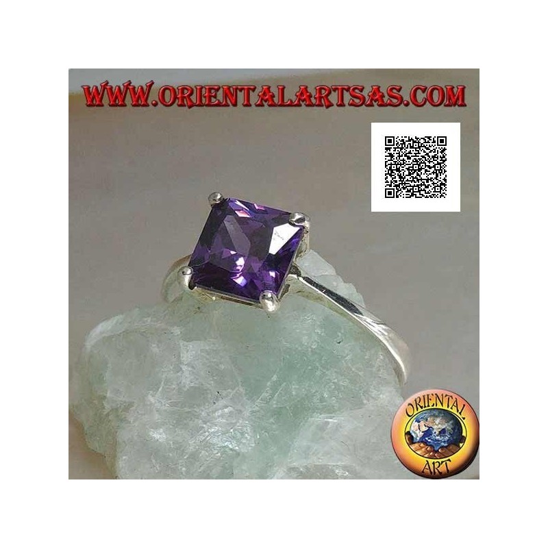 Anello in argento rodiato con zircone quadrato color ametista incastonato da 4 graffette