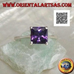 Rhodinierter Silberring mit amethystfarbenem quadratischem Zirkon, besetzt mit 4 Clips