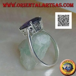 Rhodinierter Silberring mit amethystfarbenem Tropfenzirkon, besetzt mit 3 Clips