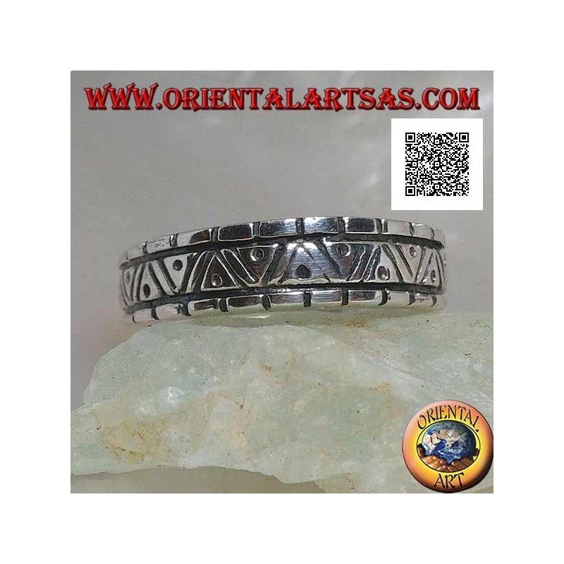 Silver ring with engravings of various geometric shapes