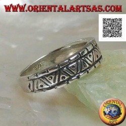 Silberring mit Gravuren verschiedener geometrischer Formen