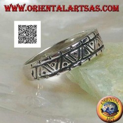 Silberring mit Gravuren verschiedener geometrischer Formen