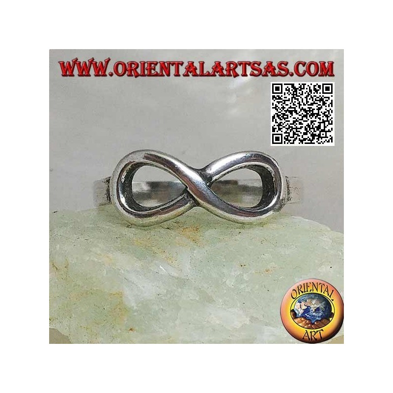 Anello in argento con simbolo nodo dell'infinito liscio sottile