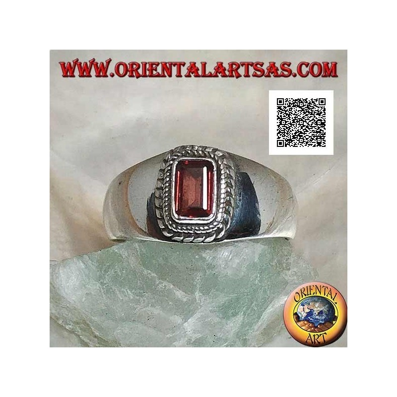 Bague en argent avec grenat naturel rectangulaire en relief entouré d'un double tissage