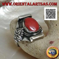 Bague en argent avec corail tibétain antique ovale en serti népalais avec feuille sur les côtés