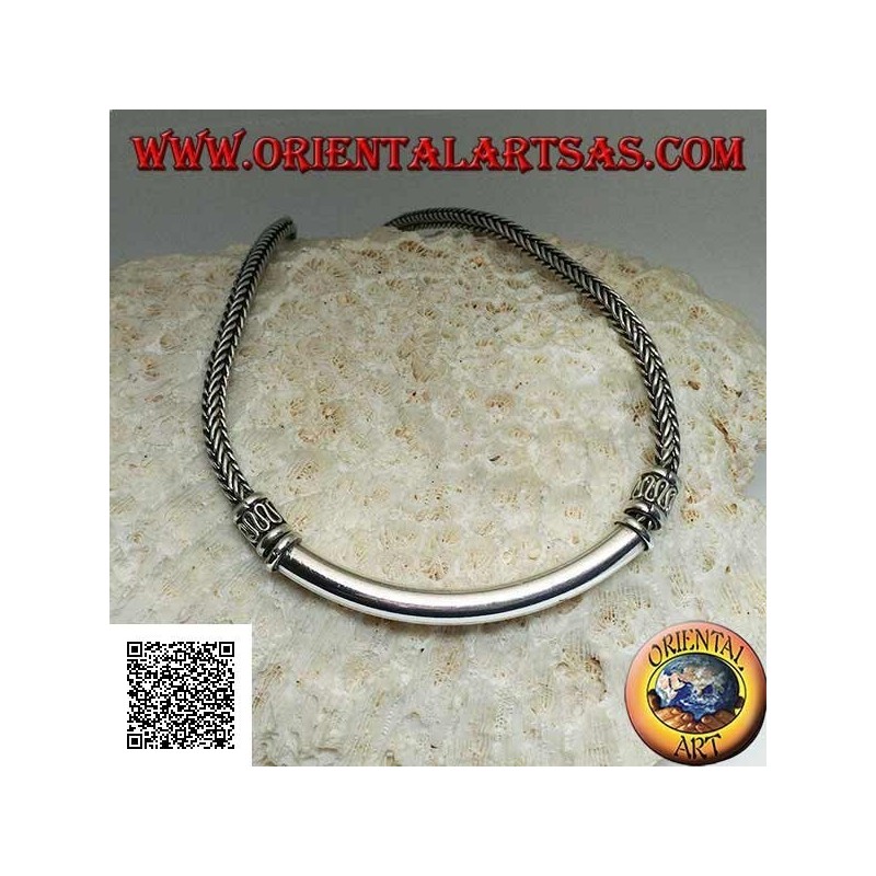Square interweaving silver necklace with smooth central tubular plate and decorative serpentine inserts