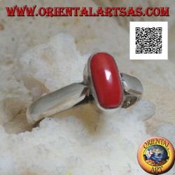 Bague en argent avec corail tibétain antique ovale en relief sur un sertissage simple