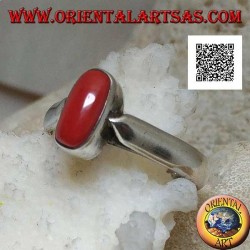 Bague en argent avec corail tibétain antique ovale en relief sur un sertissage simple