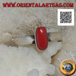 Bague en argent avec corail tibétain antique ovale en relief sur un sertissage simple