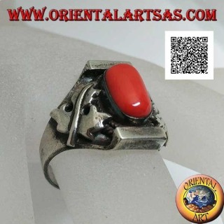 Bague en argent avec corail tibétain antique ovale en serti népalais avec feuille d'érable sur les côtés
