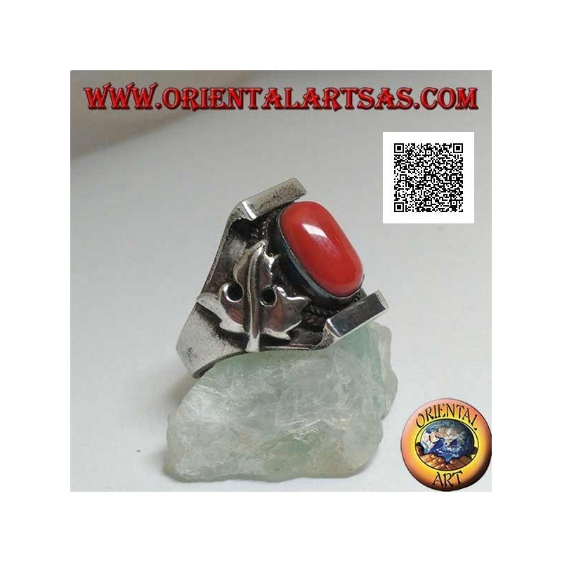 Bague en argent avec corail tibétain antique ovale en serti népalais avec feuille d'érable sur les côtés