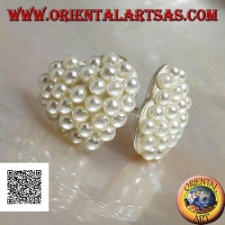 Heart-shaped lobe silver earrings studded with beads