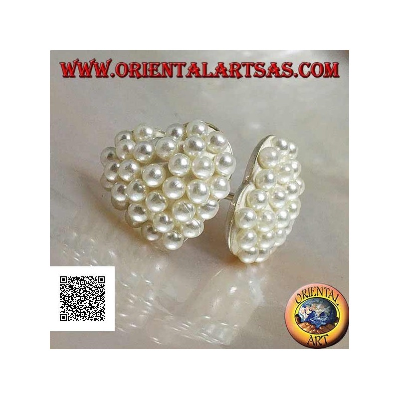 Heart-shaped lobe silver earrings studded with beads