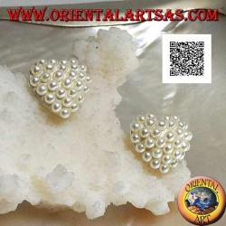 Pendientes de plata con lóbulos en forma de corazón tachonados con cuentas