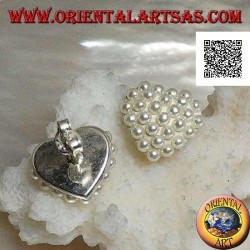 Pendientes de plata con lóbulos en forma de corazón tachonados con cuentas