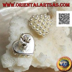 Heart-shaped lobe silver earrings studded with beads