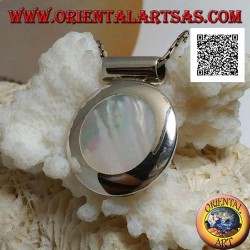 Silver pendant with round mother of pearl on smooth side frame and tubular hook