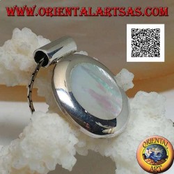 Pendentif en argent avec nacre ronde sur cadre latéral lisse et crochet tubulaire