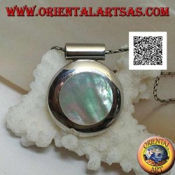 Pendentif en argent avec nacre ronde sur cadre latéral lisse et crochet tubulaire