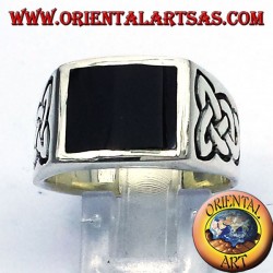 anillo con ónix y plata nudo celta