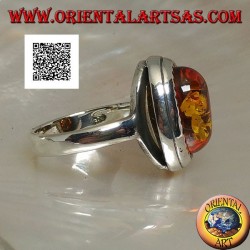 Bague en argent avec cabochon ovale en relief ambre entouré de triangles