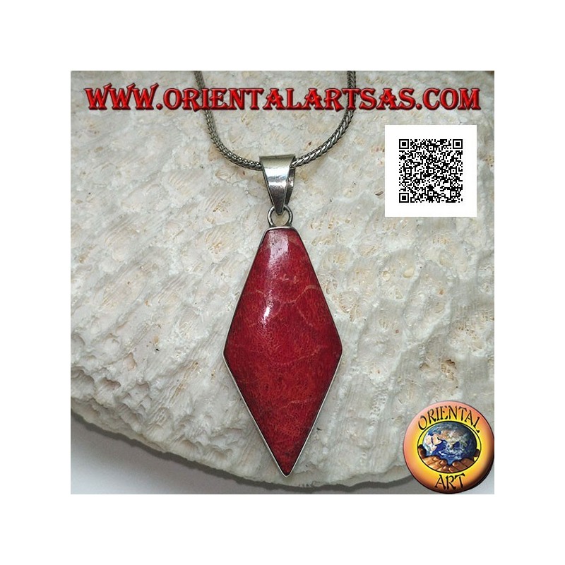 Colgante de plata con coral rojo romboidal (coral) en un marco liso