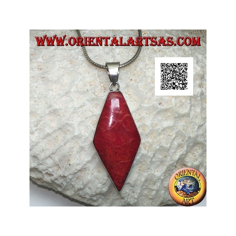 Colgante de plata con coral rojo romboidal (coral) en un marco liso