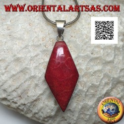 Colgante de plata con coral rojo romboidal (coral) en un marco liso