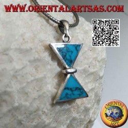 Pendentif en argent avec deux turquoises triangulaires placées en miroir