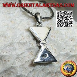 Pendentif en argent avec deux turquoises triangulaires placées en miroir