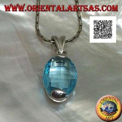 Silberanhänger mit ovalem facettiertem Blautopas oben und unten