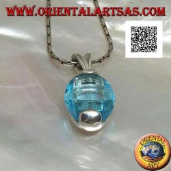 Silberanhänger mit ovalem facettiertem Blautopas oben und unten