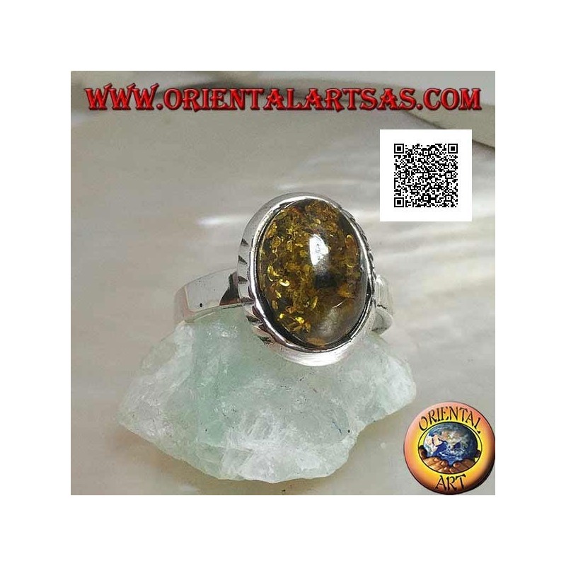 Anillo de plata con ámbar cabujón verde ovalado y grabados oblicuos en los laterales (19)
