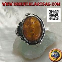 Silberring mit ovalem Cabochon-Bernstein mit zwei Kugeln und einem Blatt am Rand (dünn)