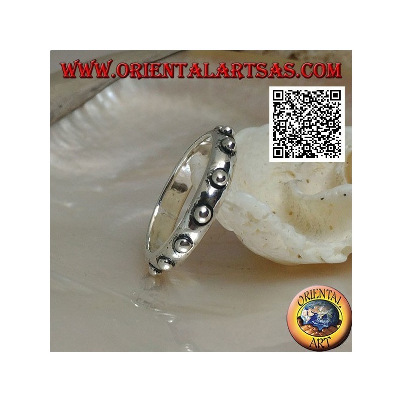 Bague en argent avec boules en relief (col clouté)