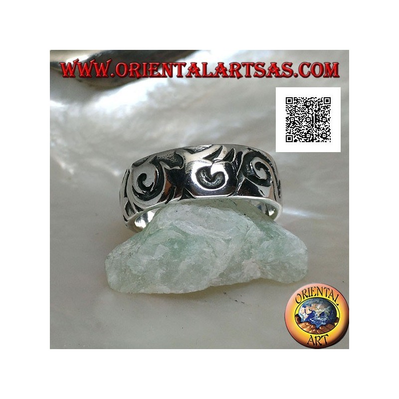 Silver band ring with engraved Maori-Polynesian style wavy designs