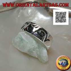 Silver band ring with engraved Maori-Polynesian style wavy designs