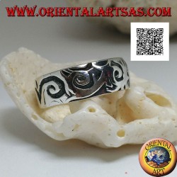 Bague en argent avec motifs ondulés gravés de style maori-polynésien