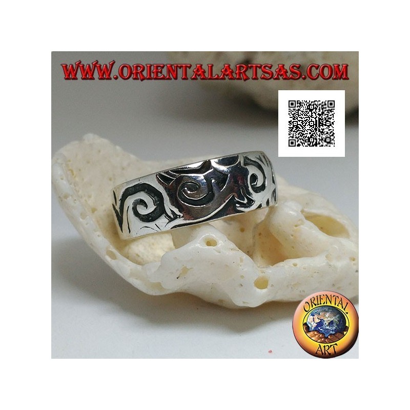 Bague en argent avec motifs ondulés gravés de style maori-polynésien