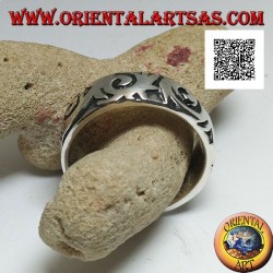 Bague en argent avec motifs ondulés gravés de style maori-polynésien