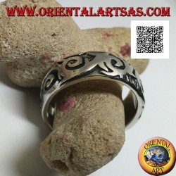 Silver band ring with engraved Maori-Polynesian style wavy designs