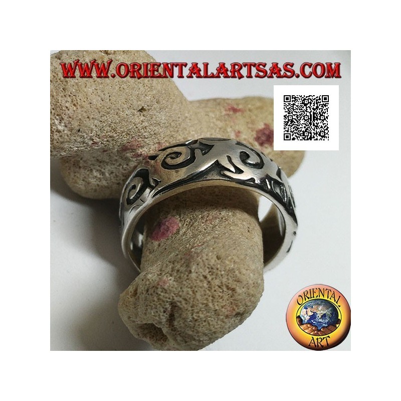 Silver band ring with engraved Maori-Polynesian style wavy designs